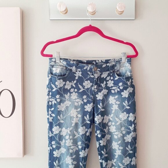 EUC Suko Jeans blue & white floral print faded denim jeans, 4 - Picture 9 of 9